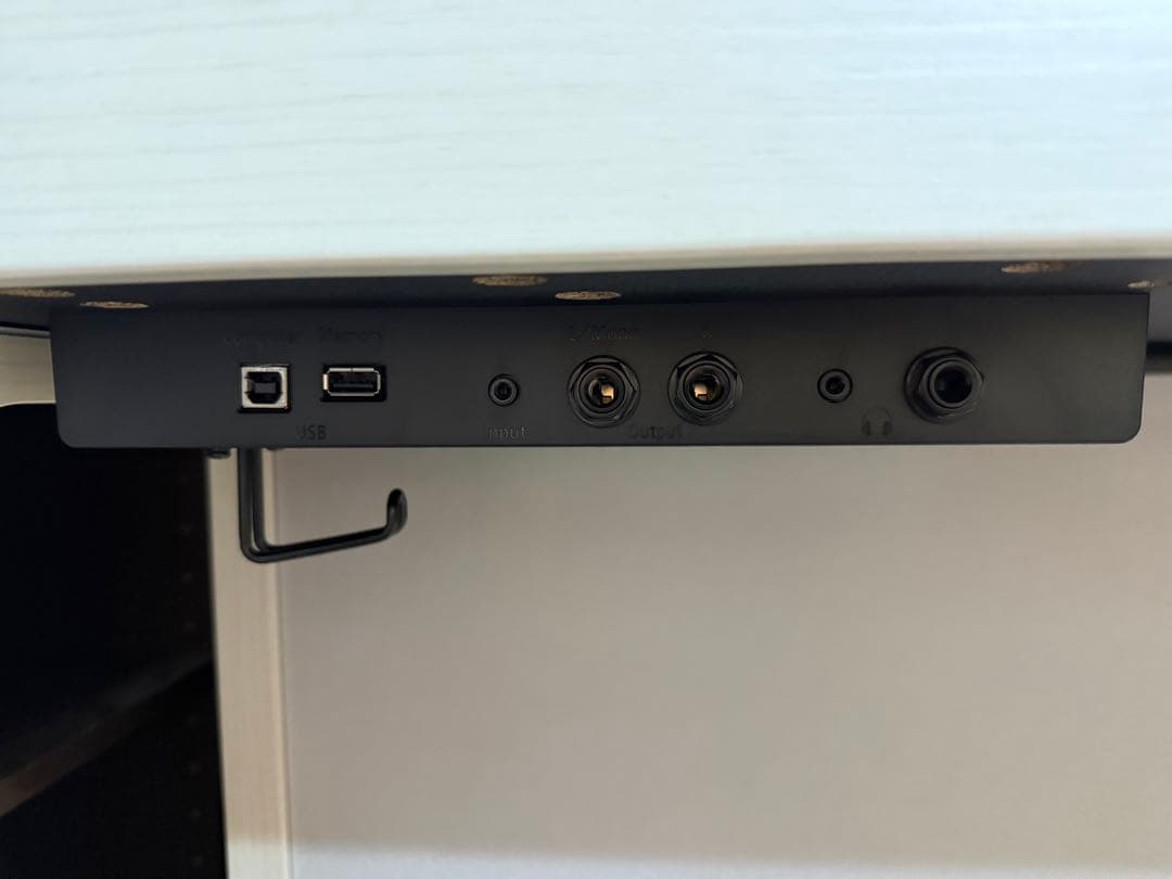 電子ピアノ LX706GP 白【椅子、遮音カーペット、ヘッドホン付】