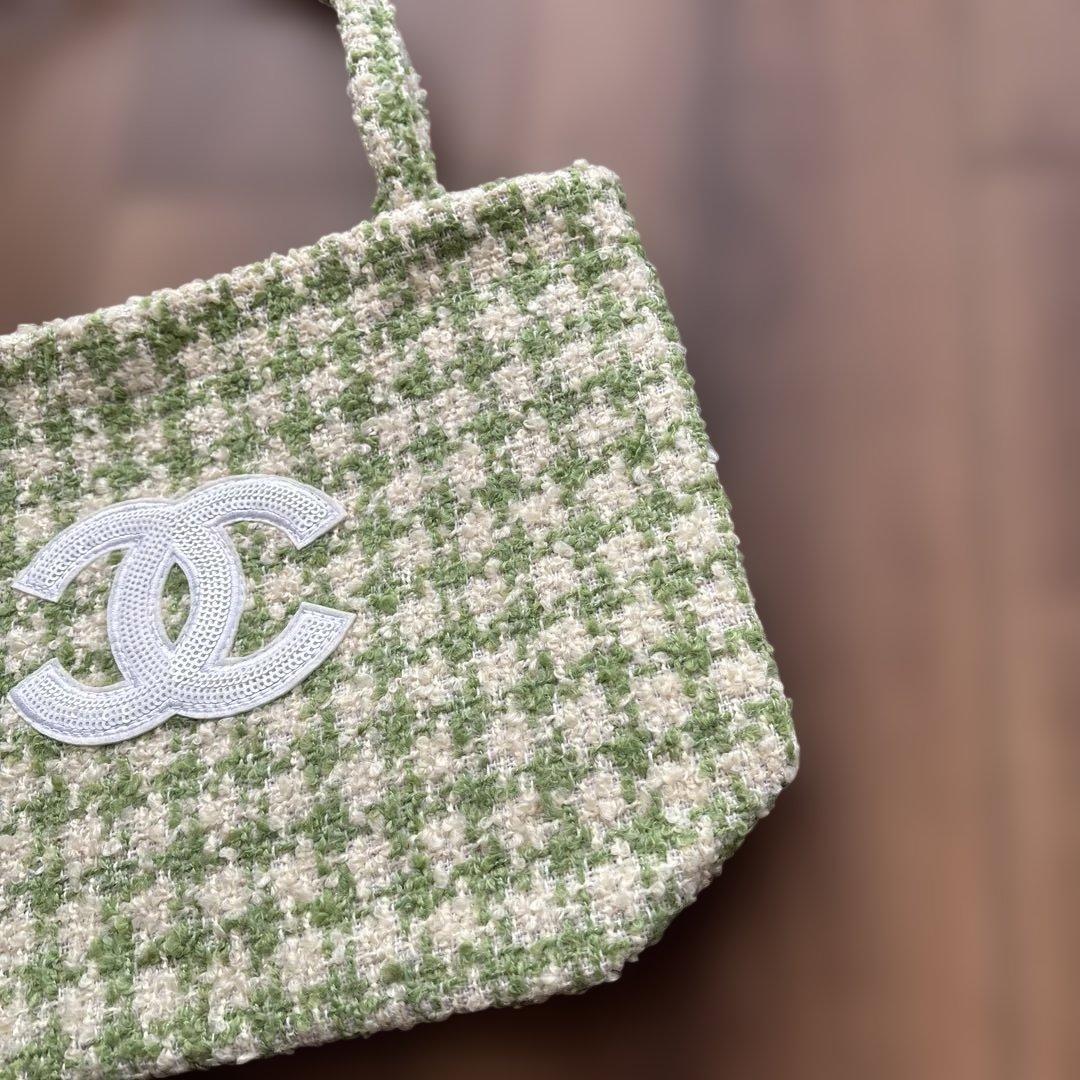 CHANELツイードトートバッグ　黄緑色