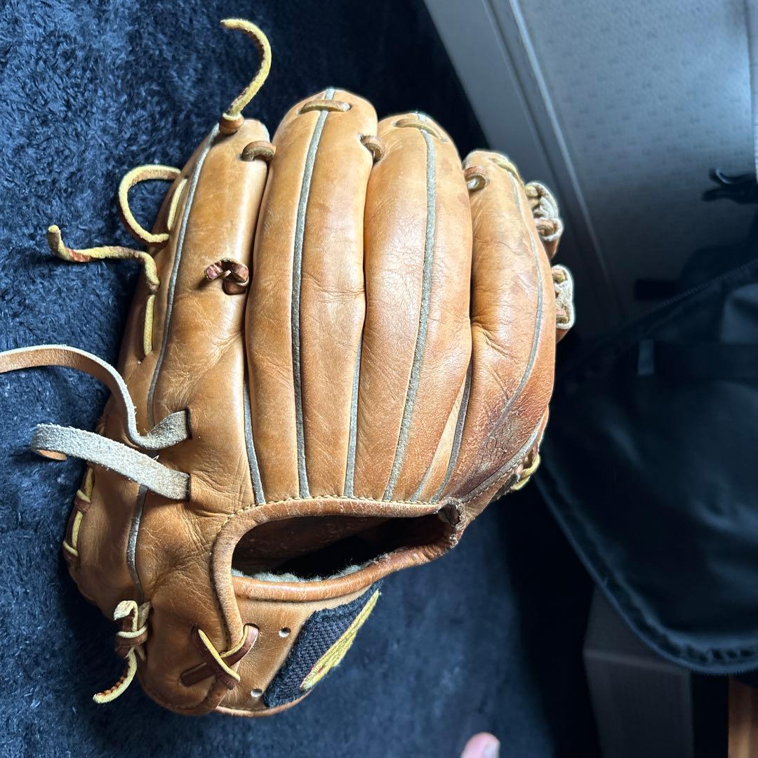 ドナイヤ硬式内野手用グローブ