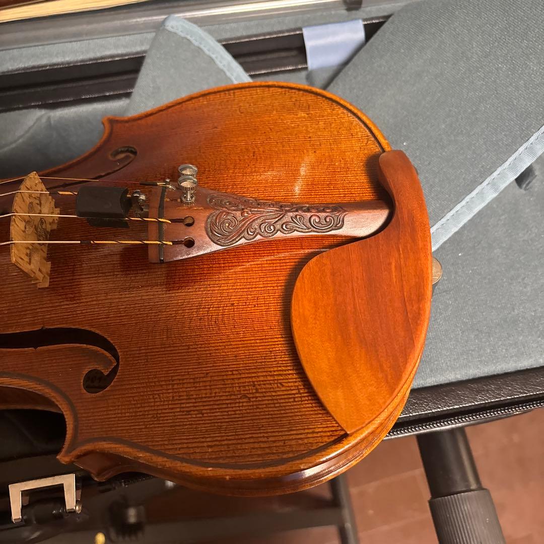 高精度軽量バイオリン4/4顎当グァルネリ型チタニウム　値引相談可