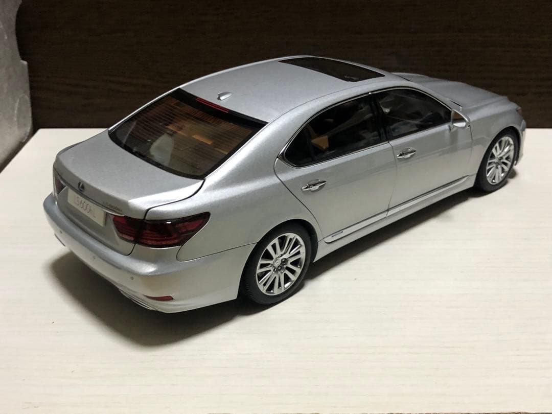 現状品 オートアート 1/18 レクサス LS600hL ソニックシルバー