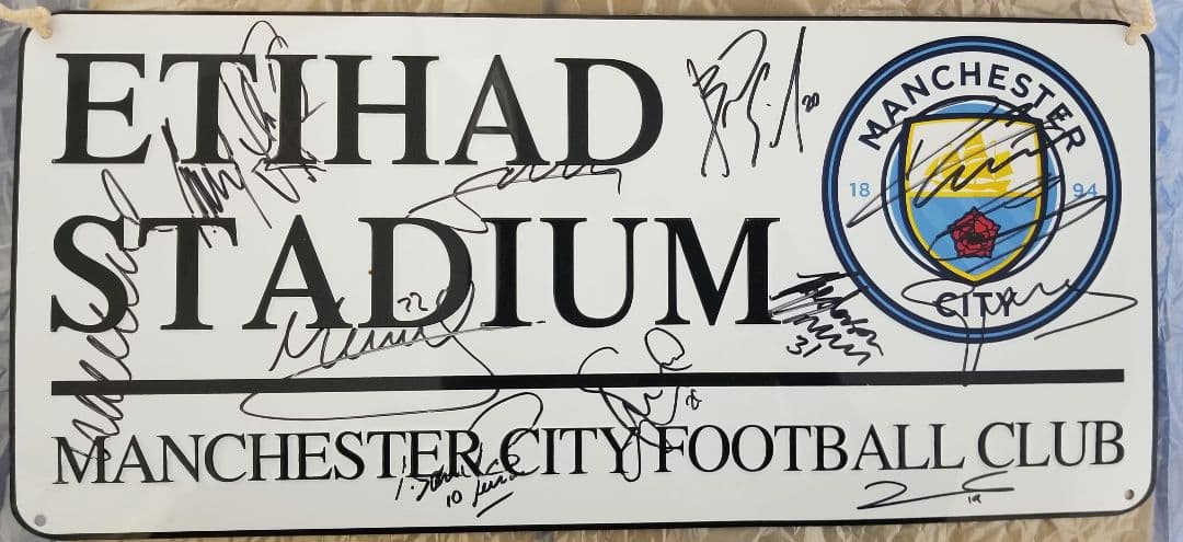 アグエロ　ジェズス　エデルソン　サネ　メンディ　デブライネ　グアルディオラサイン