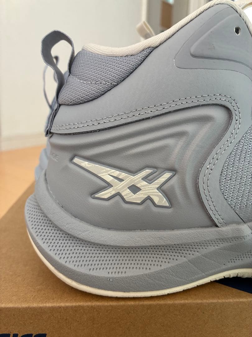 ASICS NOVA SURGE3 グレー ハイカット バスケットシューズ