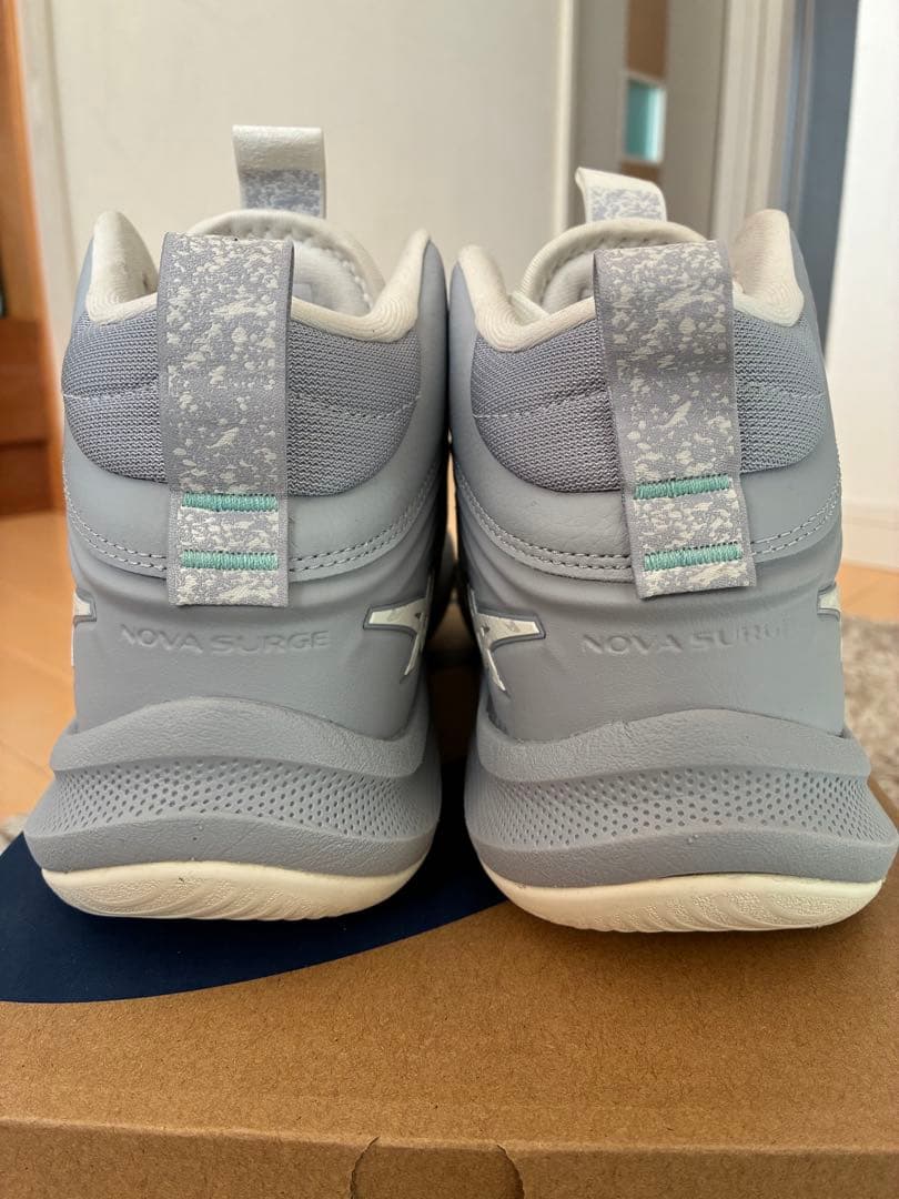 ASICS NOVA SURGE3 グレー ハイカット バスケットシューズ