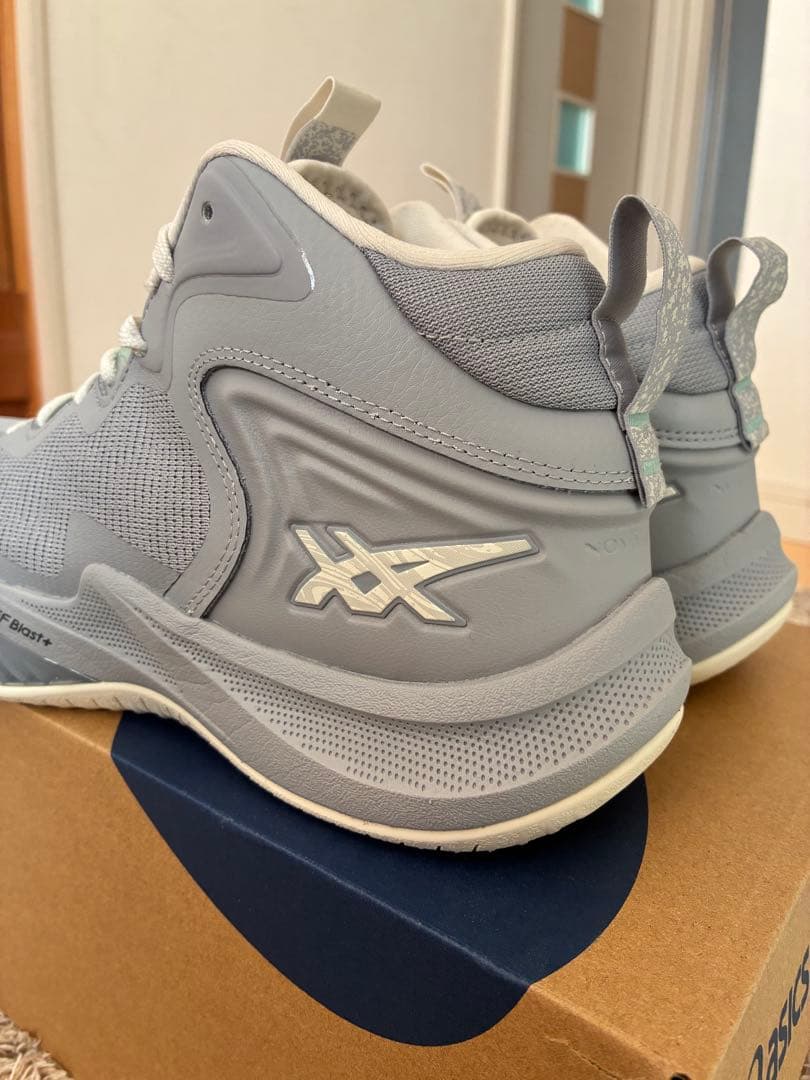 ASICS NOVA SURGE3 グレー ハイカット バスケットシューズ