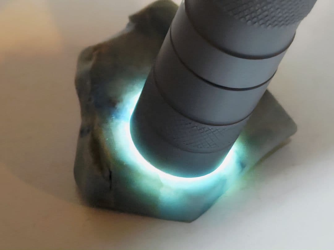 コン沢 46g 翡翠 ヒスイ 原石 鑑賞石 自然石 誕生石 鉱物 鉱石 水石