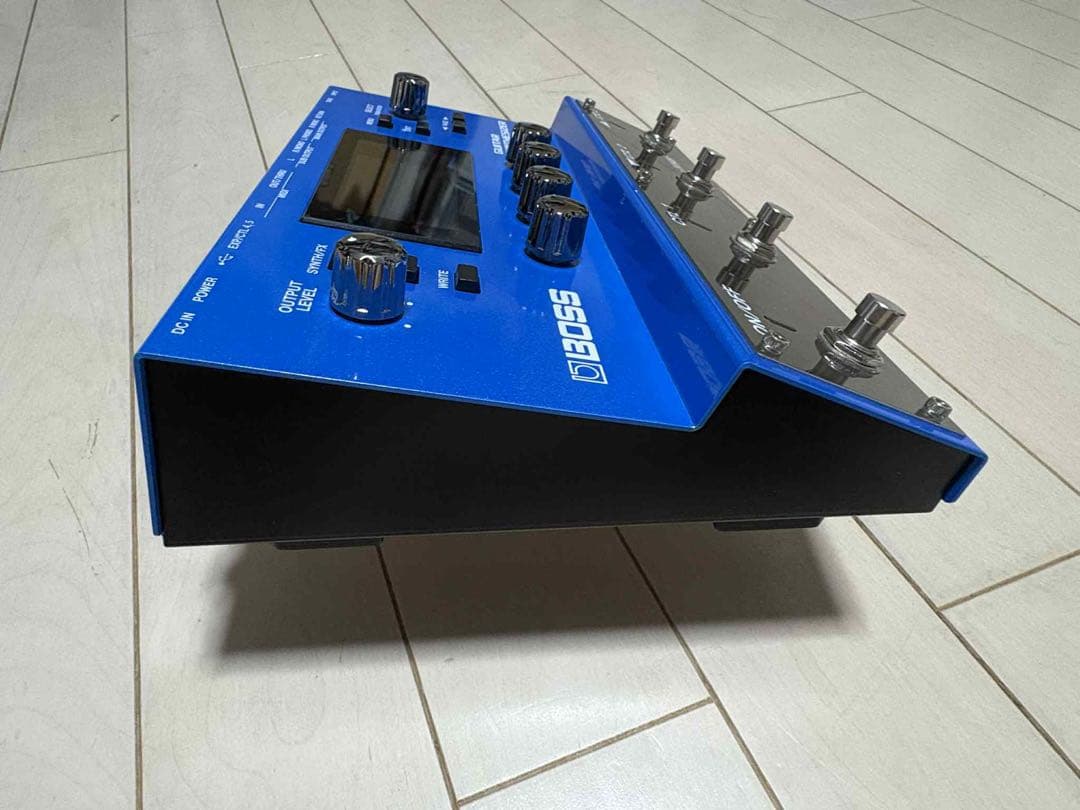 BOSS SY-300 ギターシンセサイザー