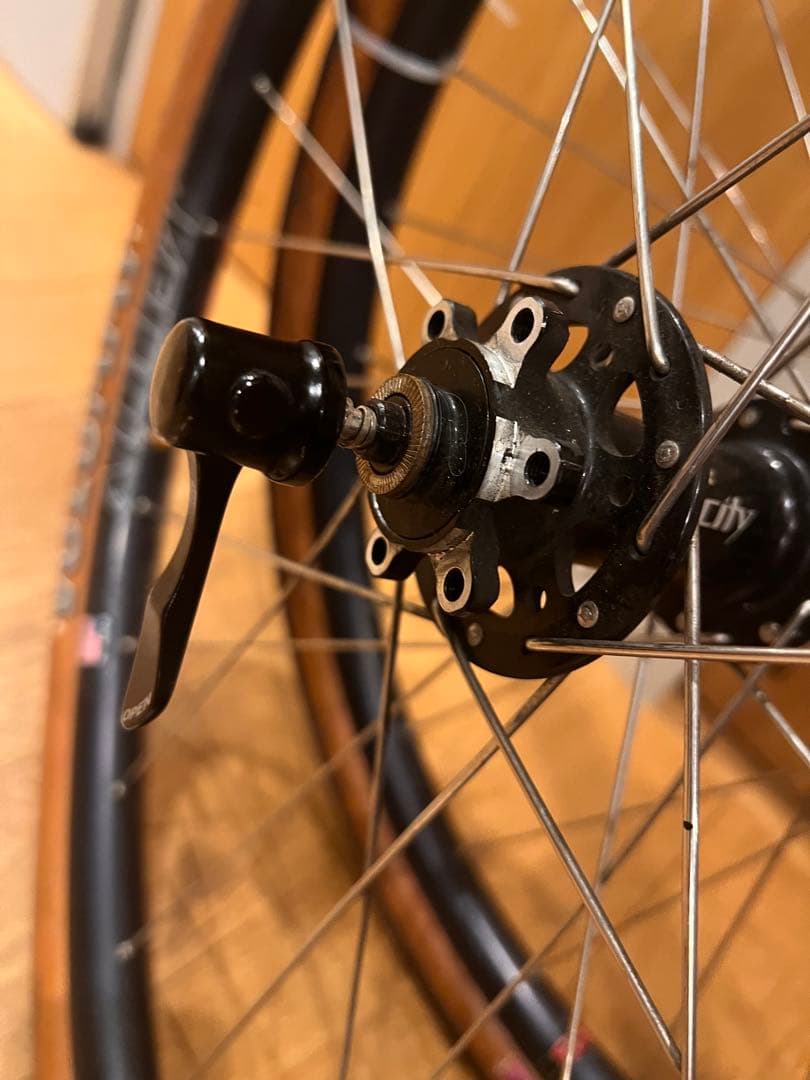 Velocity disc ハブ とBlunt SS 650b ホイールセット