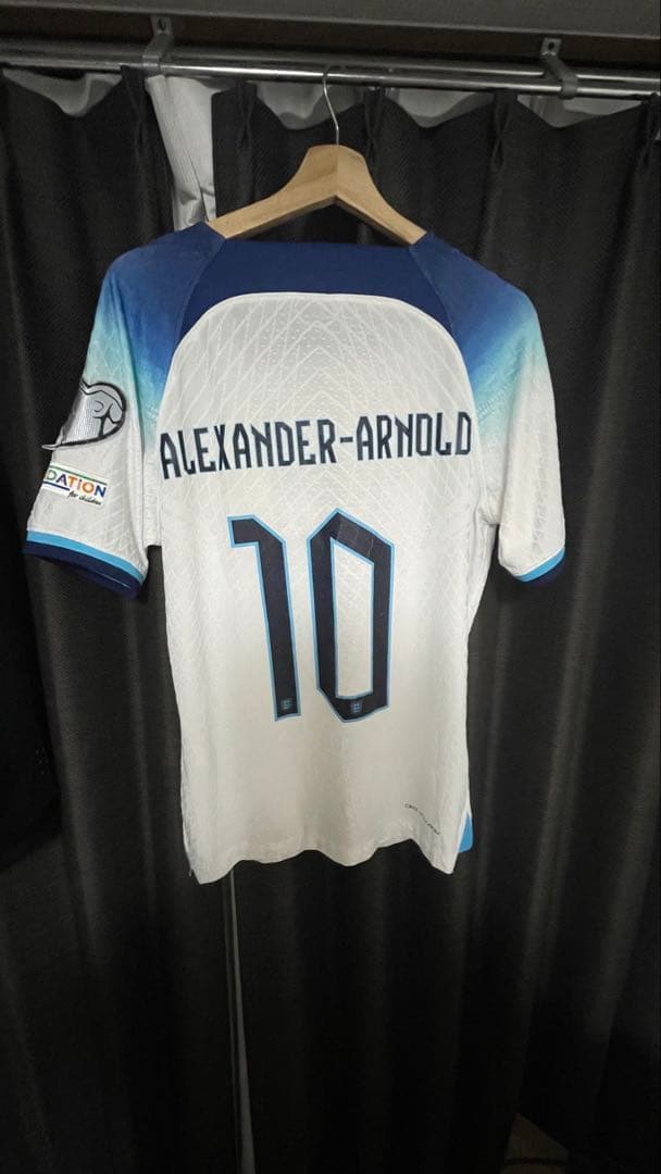 イングランド代表シャツ Alexander-Arnold 10番
