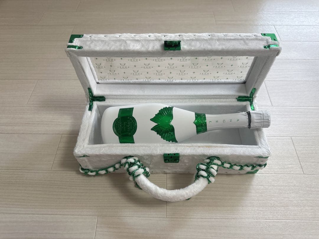 ANGEL ファー付 空き瓶 クリスマス限定 箱付　値下げしました