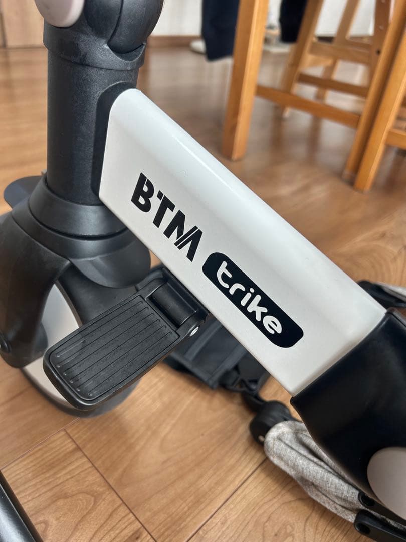 【中古品】子供用三輪車　7in1 BTM ホワイト