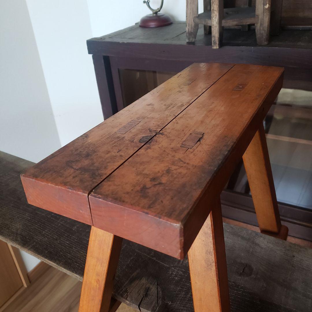 枯れた古い木製の脚立　ラダー　古道具　古家具　梯　シェルフ　棚