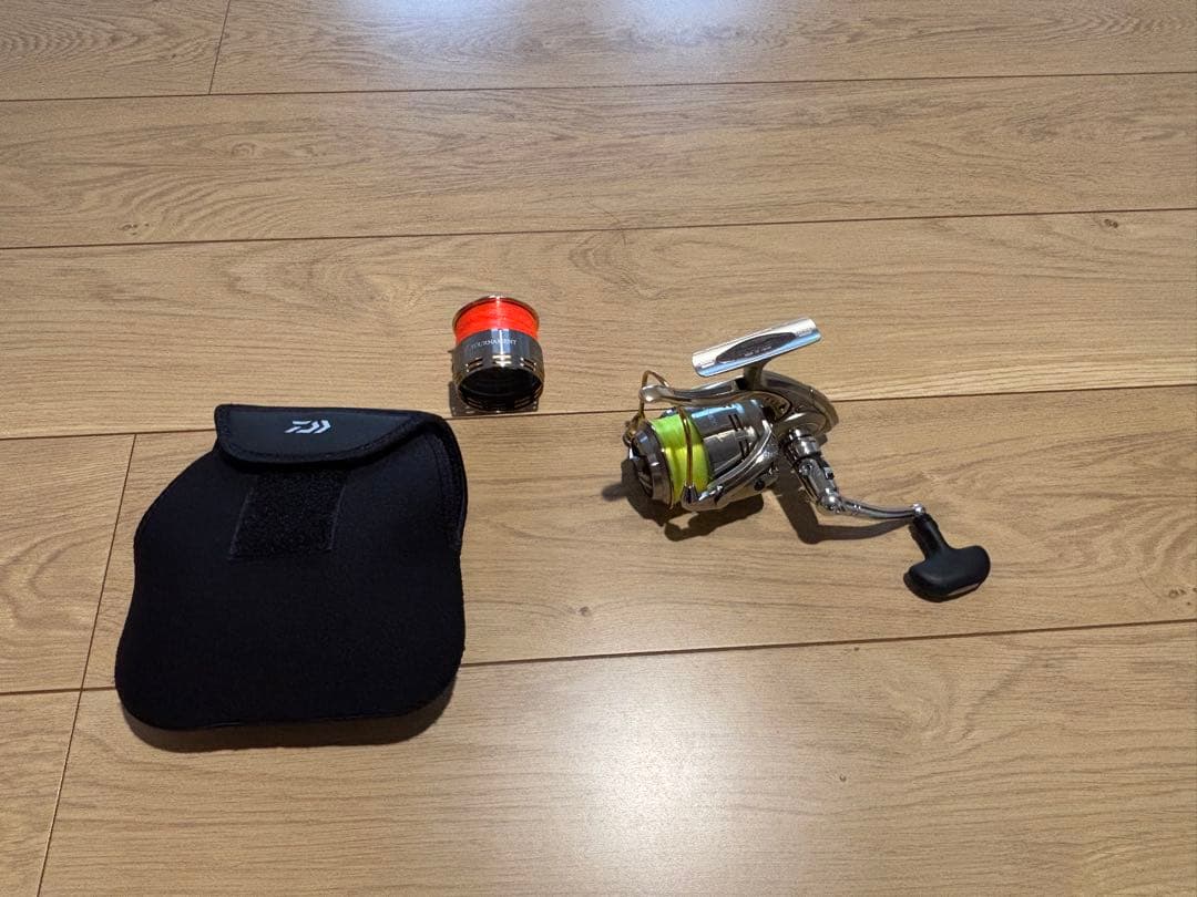 ダイワ トーナメントISO Z 4000LBD 替えスプール、リールカバー付