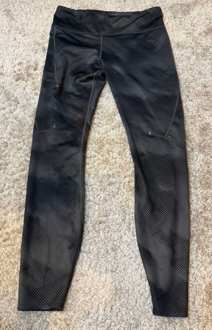 Onオン【新品未使用】PerformanceGraphicTight ブラックM