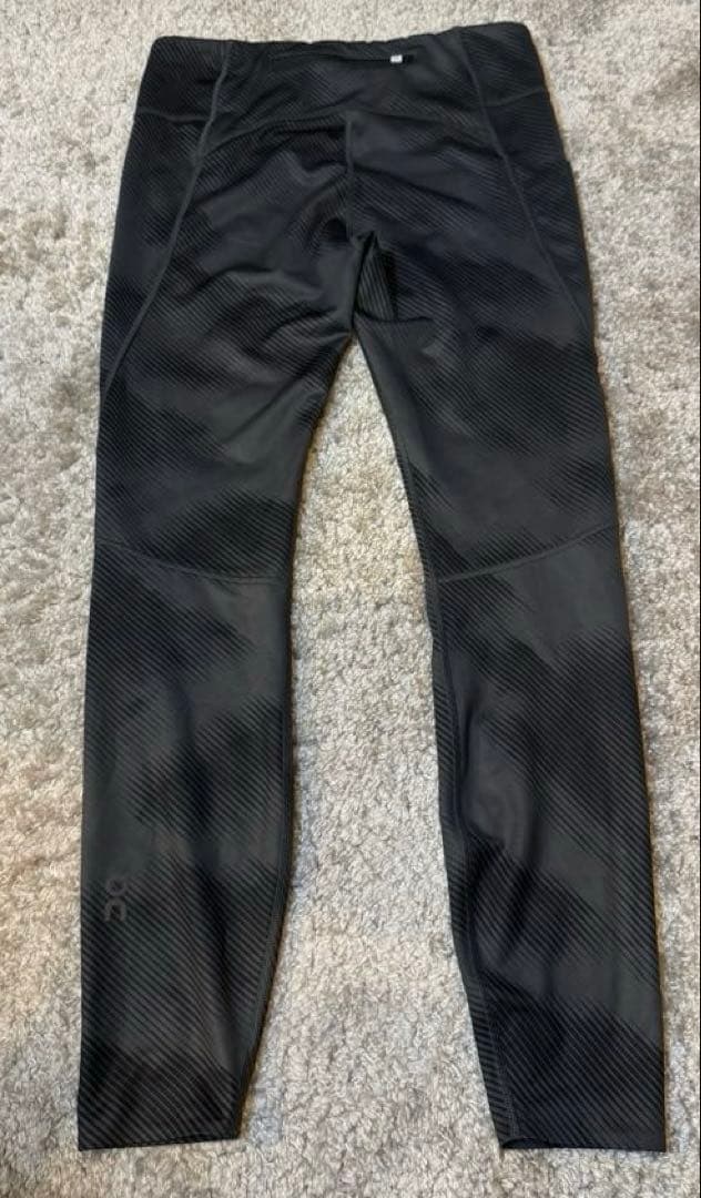 Onオン【新品未使用】PerformanceGraphicTight ブラックM