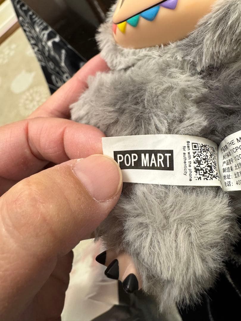 ラブブ エナジーシークレット【正規品】　POPMART　LVの服、保護カバーつき