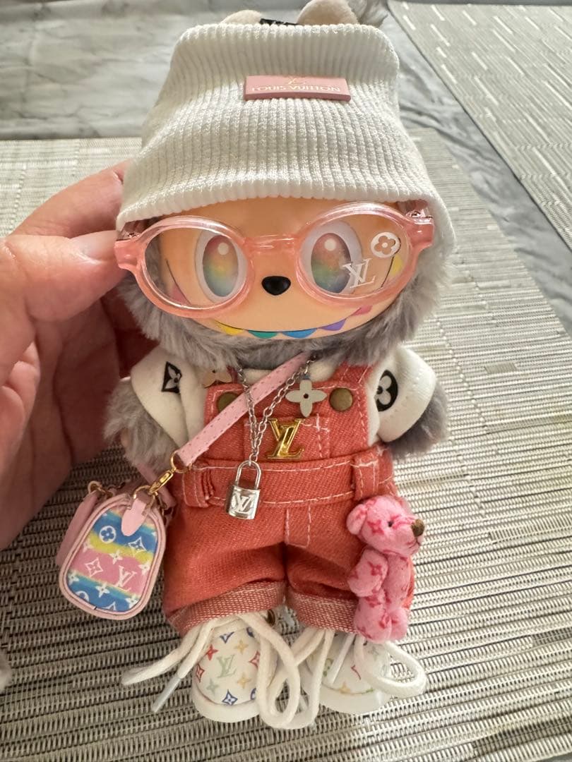 ラブブ エナジーシークレット【正規品】　POPMART　LVの服、保護カバーつき