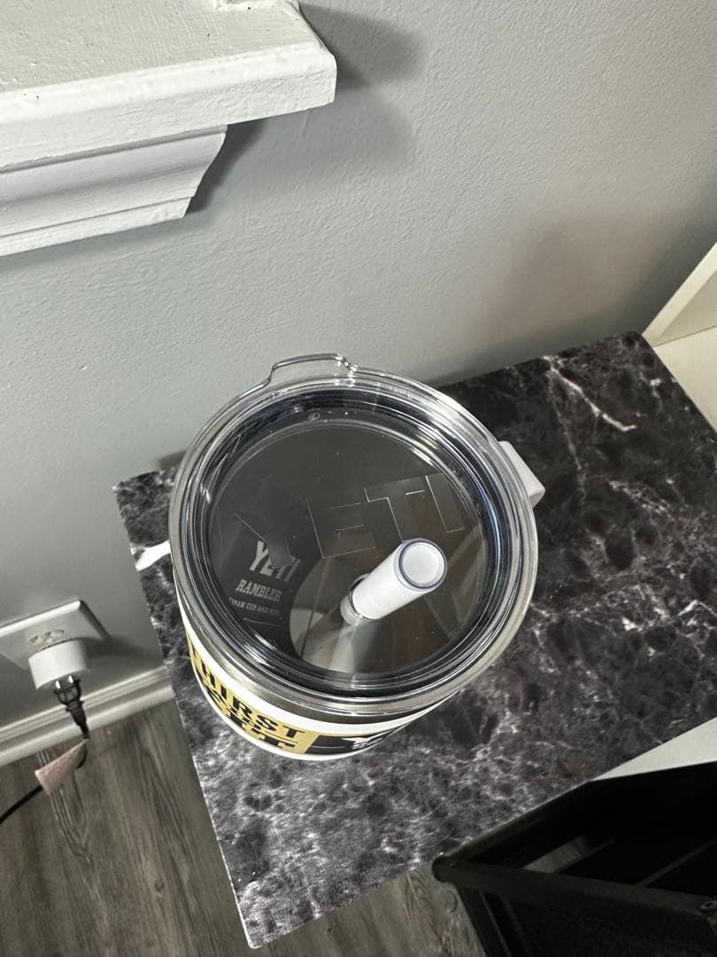 【新品未使用】YETI ランブラー 35oz マグ ストローリッド付 ホワイト