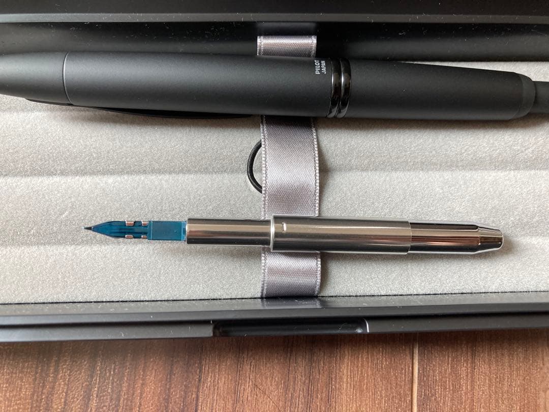 キャップレス万年筆　マットブラック　EF 極細