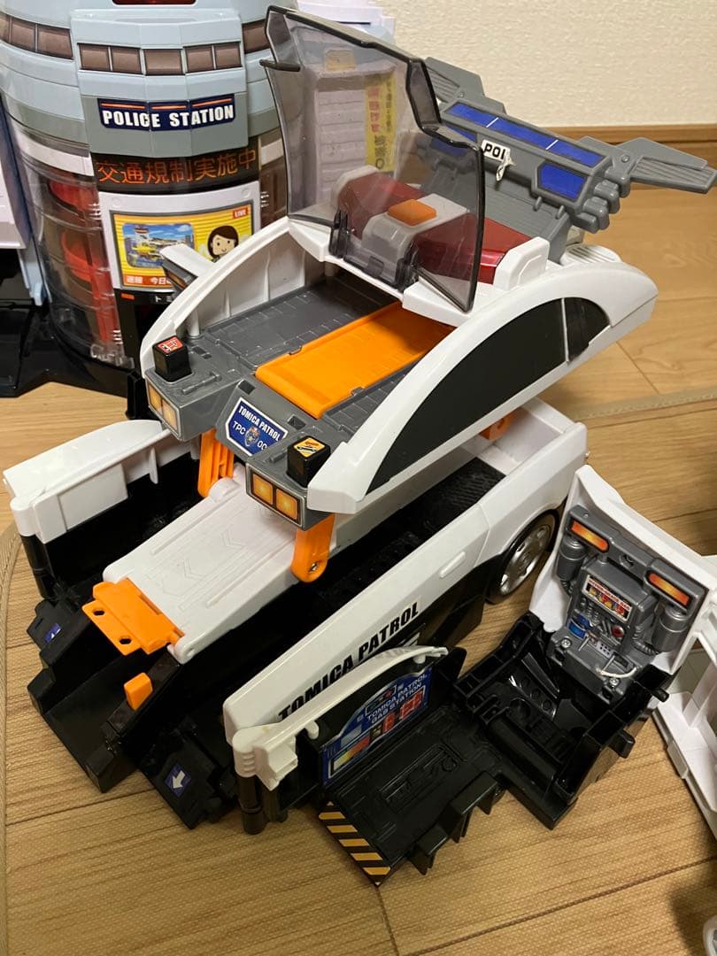 4点⭐︎トミカ DXポリステーションデカパトカー ANAジェットビルドシティ警察署
