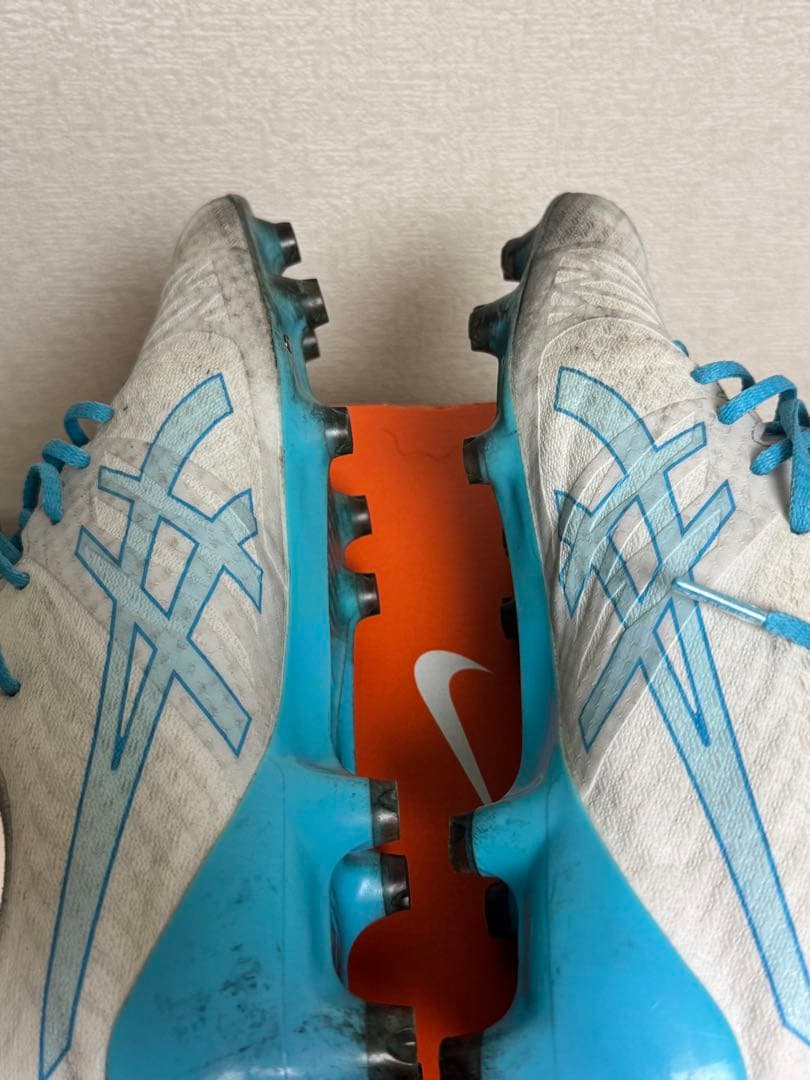 サッカースパイクアシックス アクロス