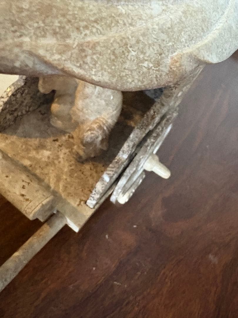 石？玉？の大きな中国的置物　皇帝車？