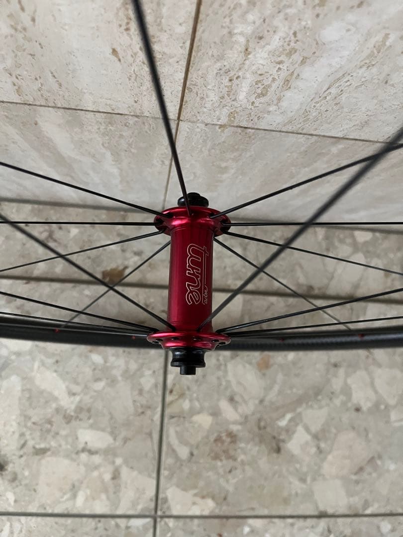 軽量カーボンホイール tune 980g