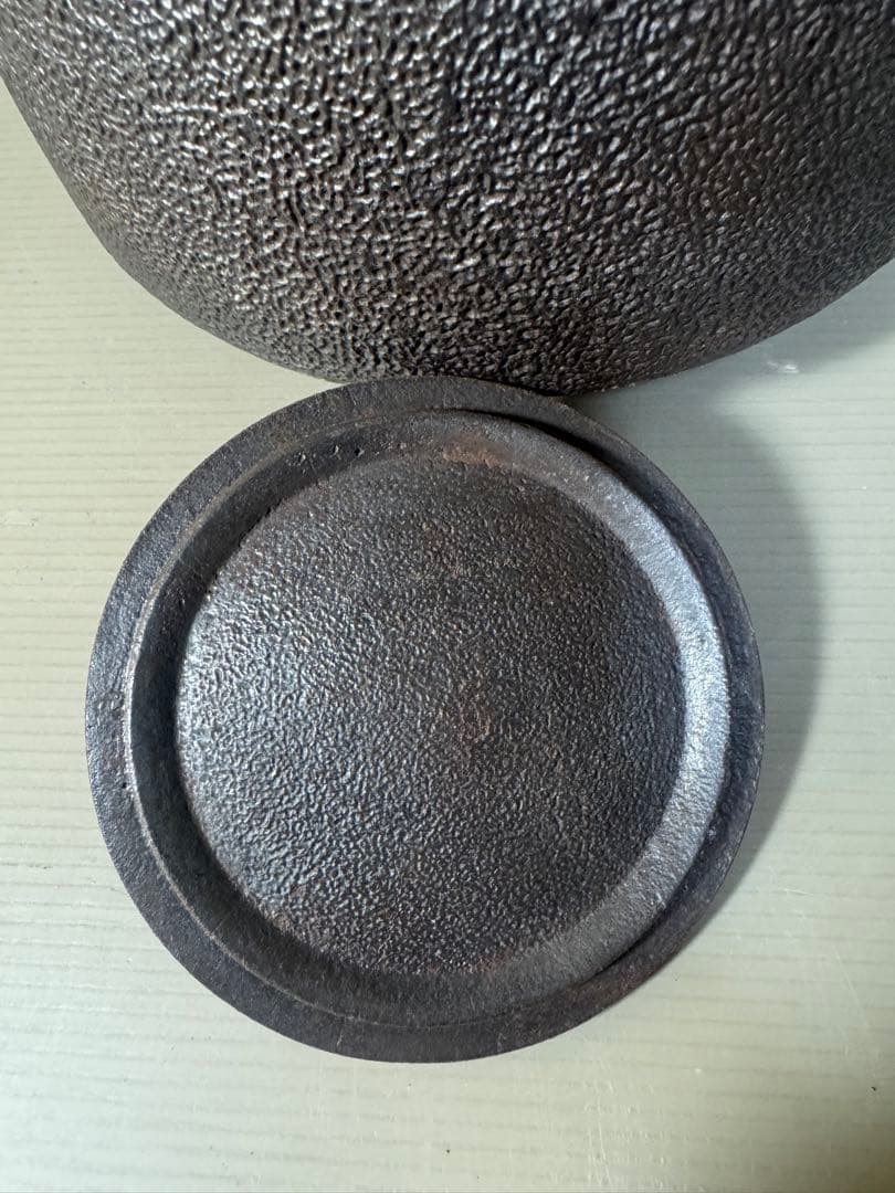 2423 南部鉄器　秀山作　鉄瓶　瓢箪　馬文