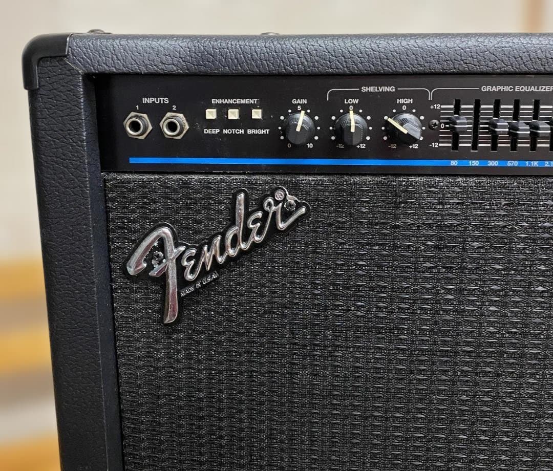 Fender BXR 100 ベース用アンプ