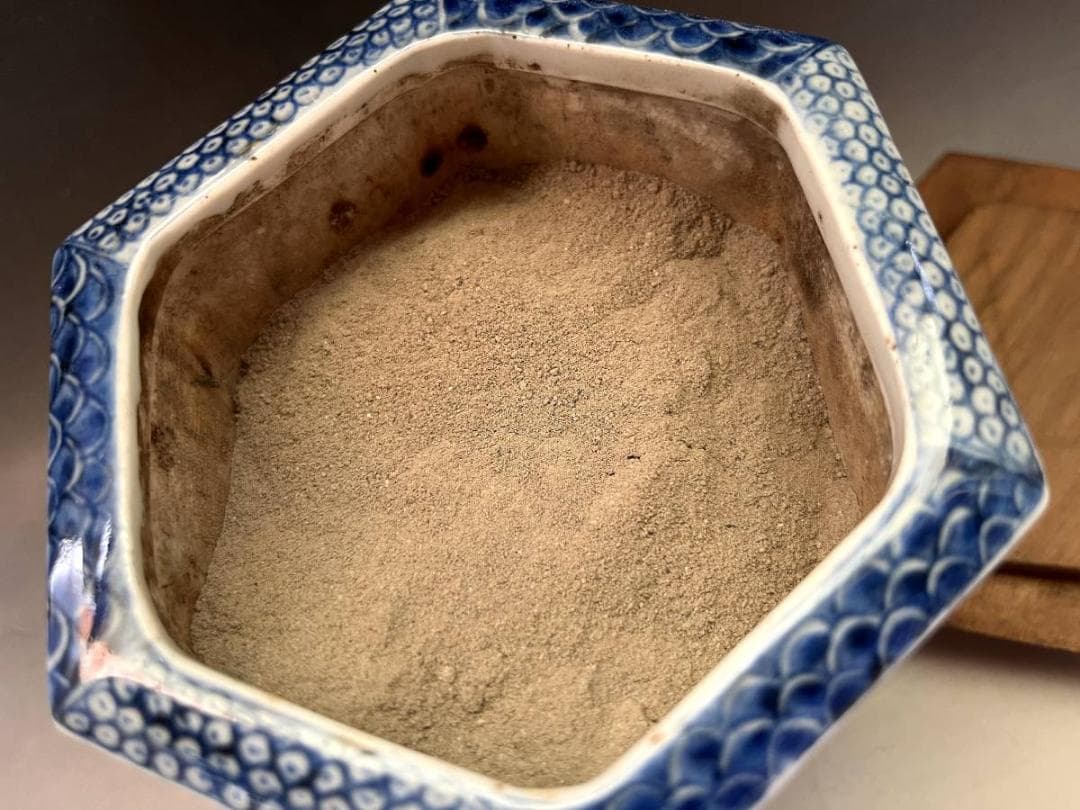 火入■染付六角火入れ 鷹 山水鳥紋 松 幾何学模様（江戸期）木彫り蓋付き 時代物