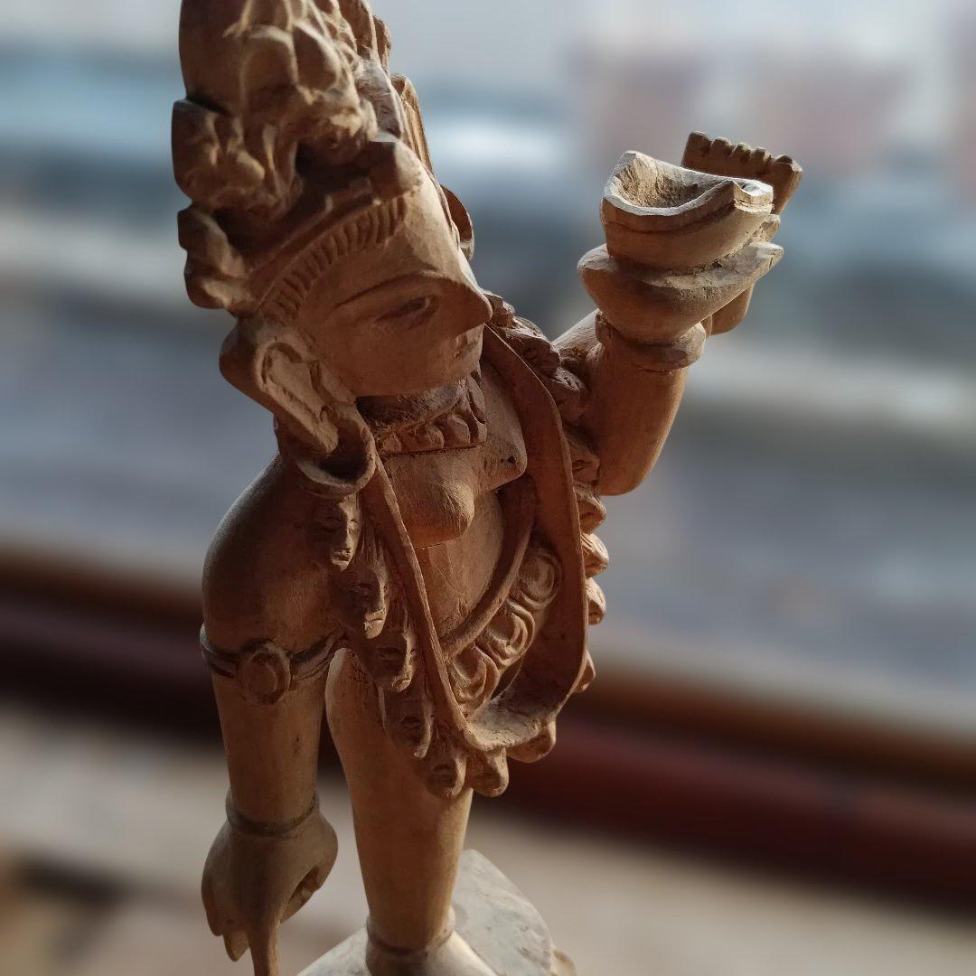 11.インドヒンズー教神木製立像 手に皿を持つデザイン、極小品