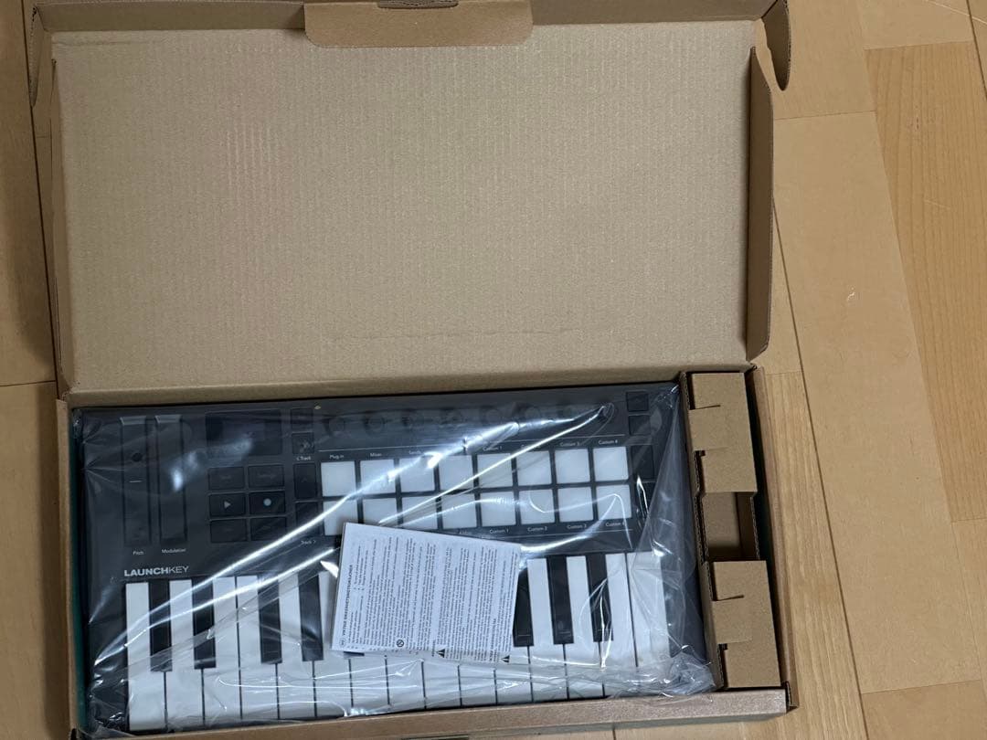 Novation Launchkey Mini 25 MK4 MIDIキーボード