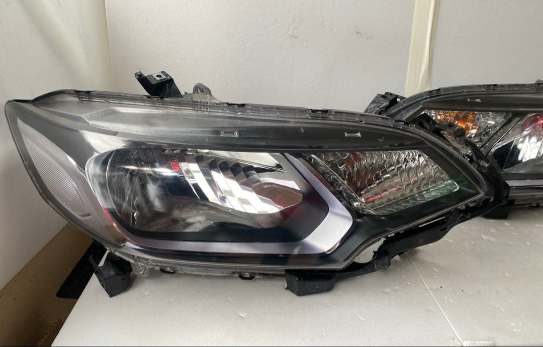ホンダ フィット GP5 純正 ヘッドライト 左右セット（ハロゲン）
