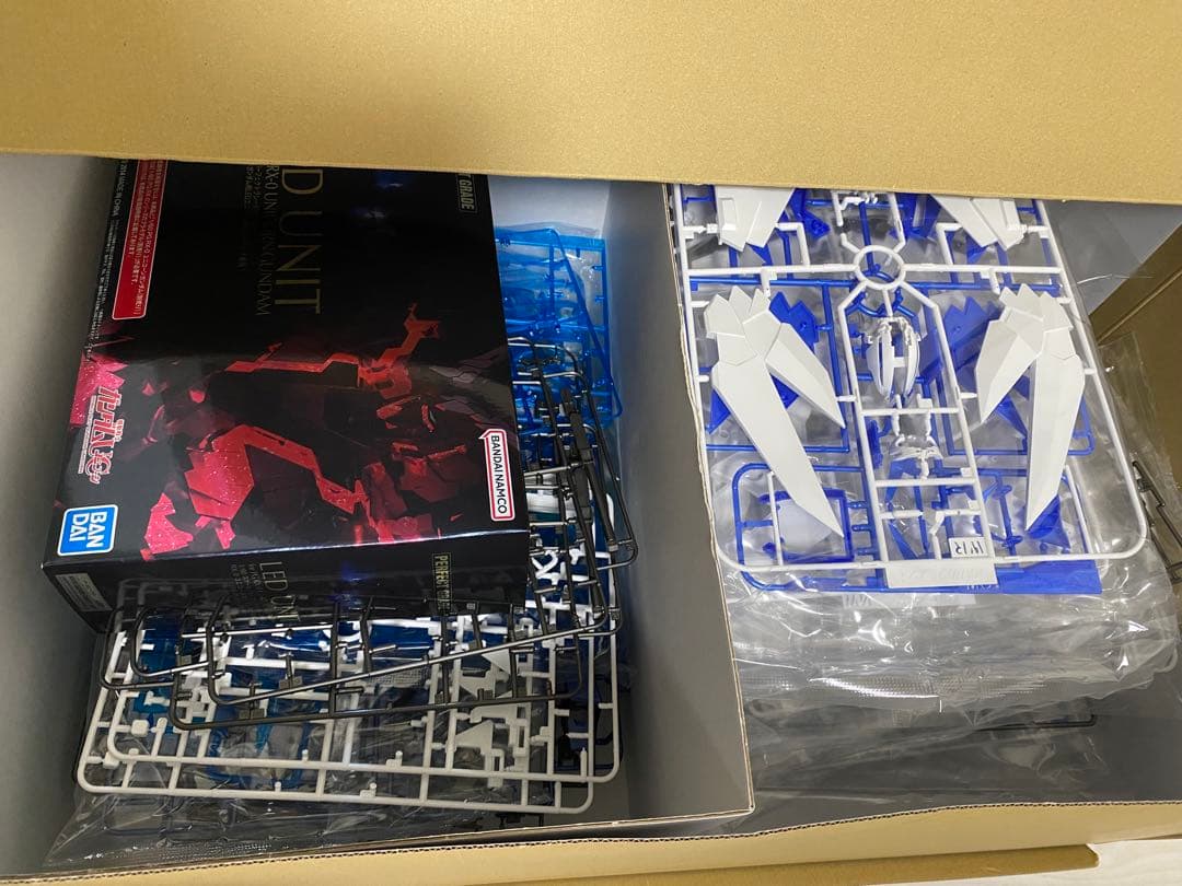 ユニコーンガンダムぺルフェクティビリティ　PG LEDユニット付き　未完成品