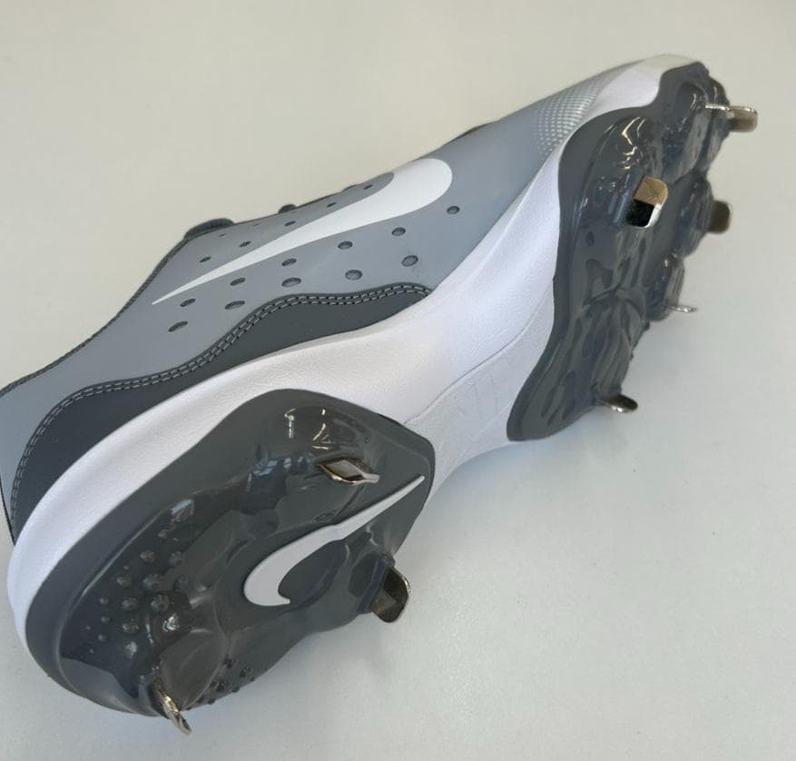 新品 ナイキ アルファハラチ バーシティ 4 ロー メタル グレー 28.0cm