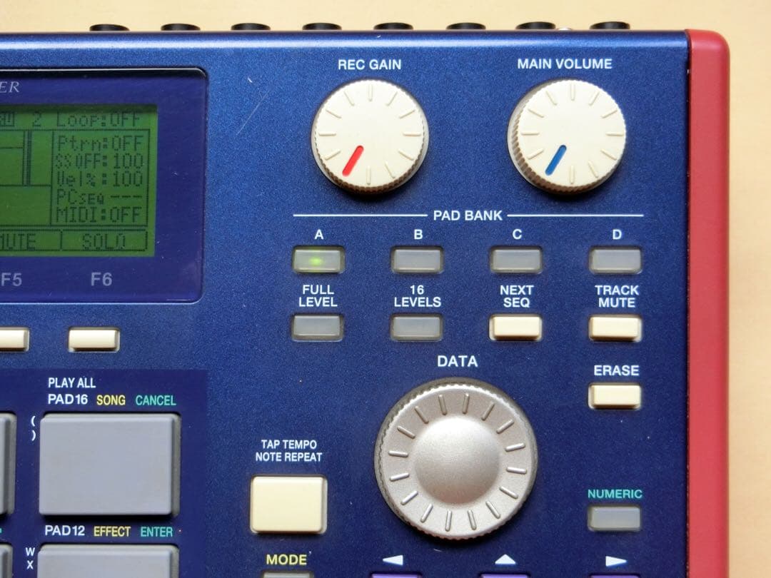 DJ機材 AKAI MPC1000