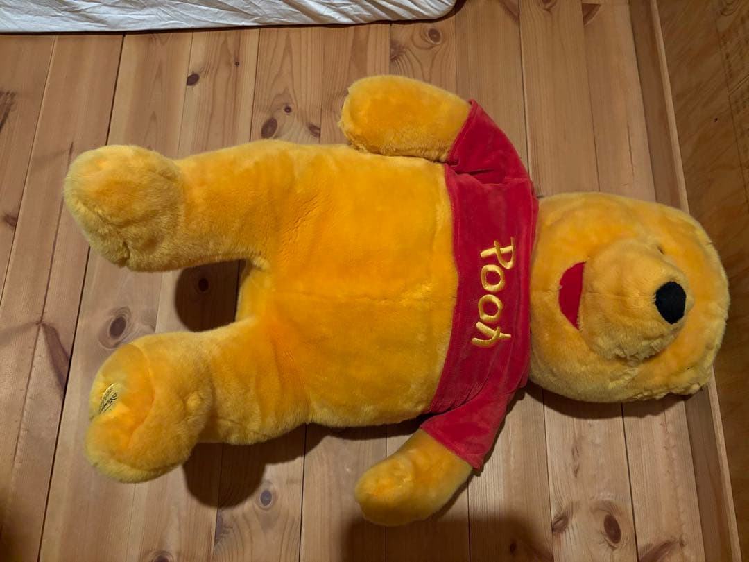 ディズニーストア限定　特大くまのプーさん　ぬいぐるみ　座高約56cm