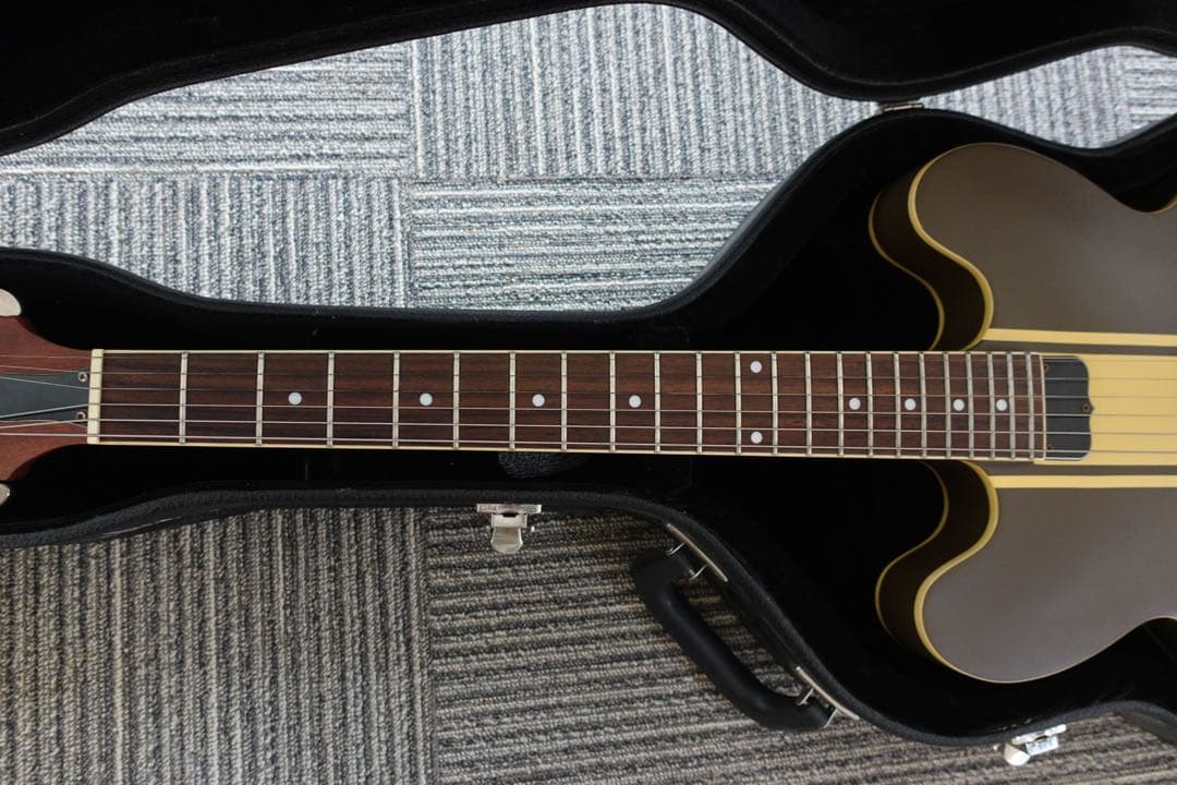 Epiphone ES-333 Tom Delonge モデルBlink-182