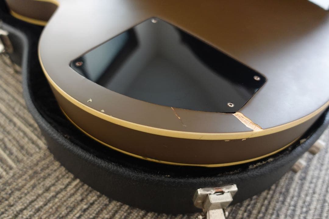 Epiphone ES-333 Tom Delonge モデルBlink-182