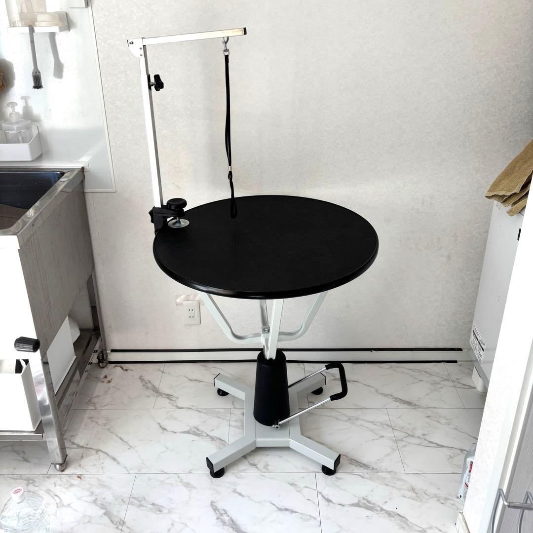 トリミングテーブル　油圧式　丸テーブル