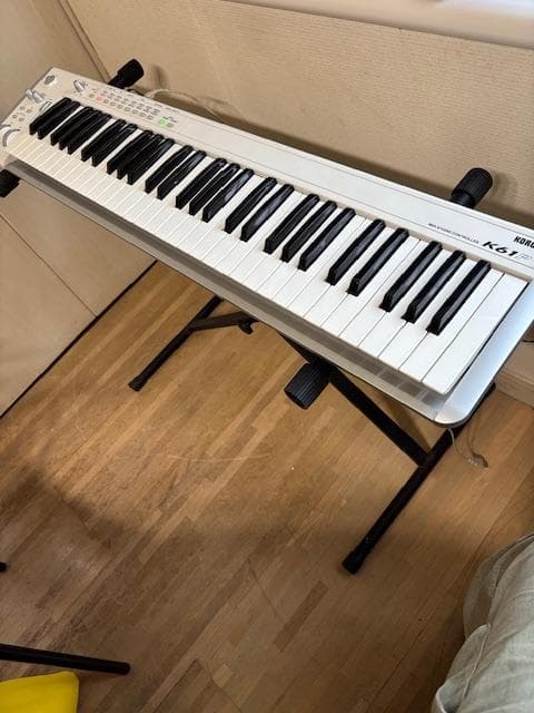 KORG　61鍵キーボード　X脚・オプションACアダプター付