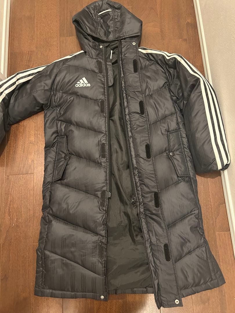 美品adidas ブラック ダウンジャケット 140