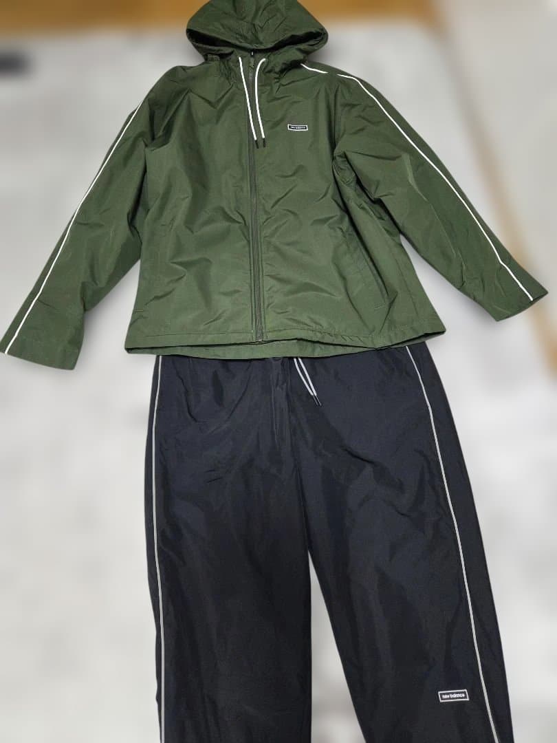 ニューバランス　フード付きジャケットとパンツセット