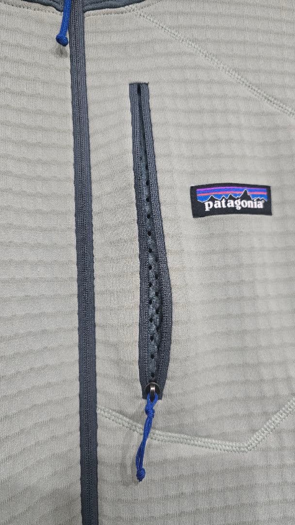 patagonia　R1プルオーバーフーディ