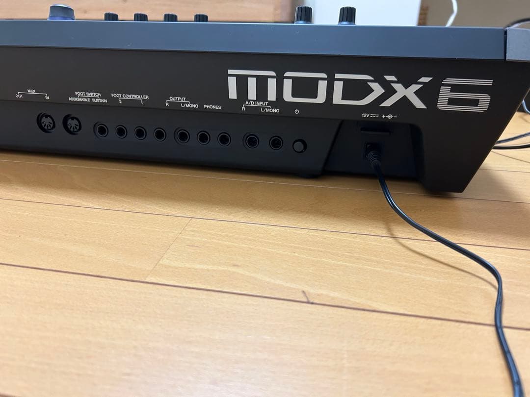 Yamaha MODX6 シンセサイザー 61鍵　専用ケース他シールドなど付属