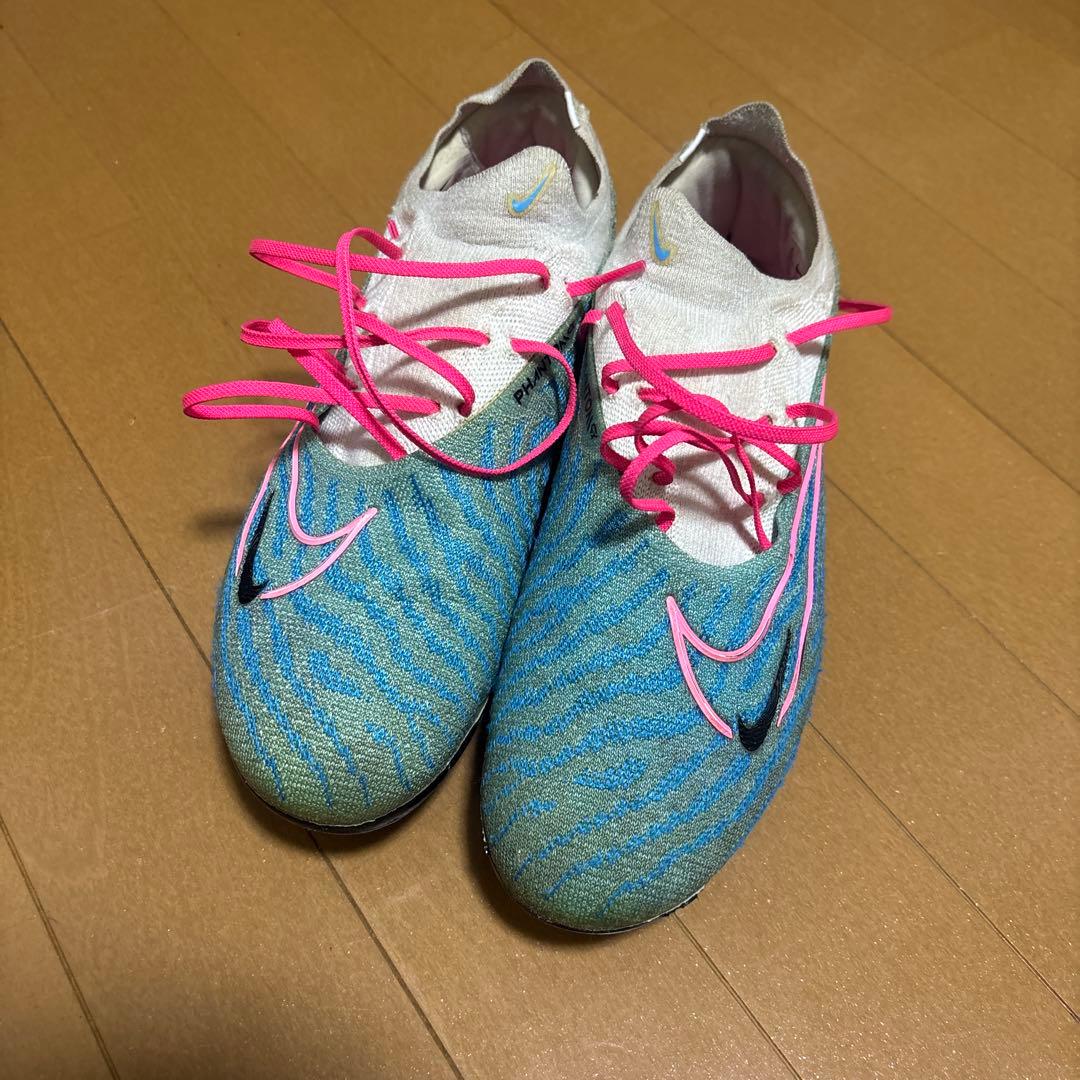 Nike サッカーシューズ 青とピンク