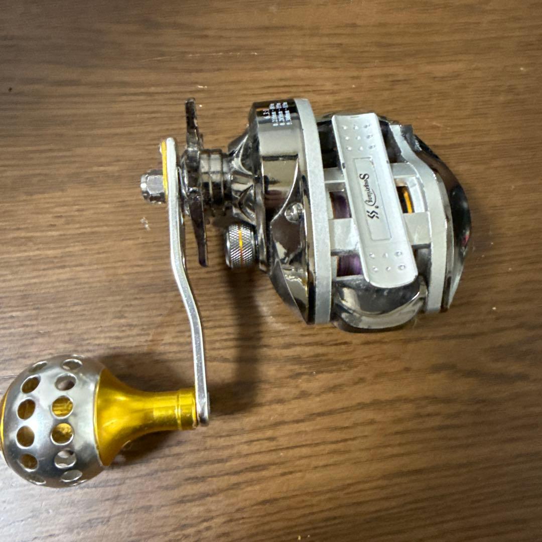 ベイトリール シルバー/ゴールド 糸付き