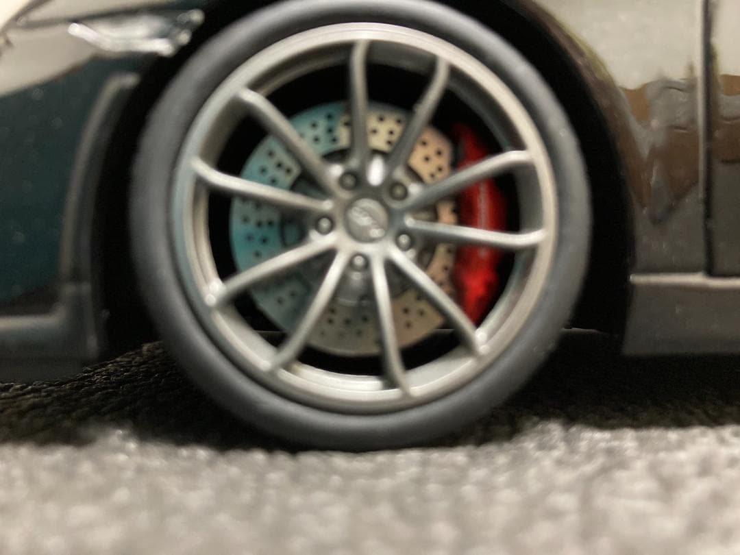 1/18 Porsche Cayman GT4 ポルシェ ケイマン