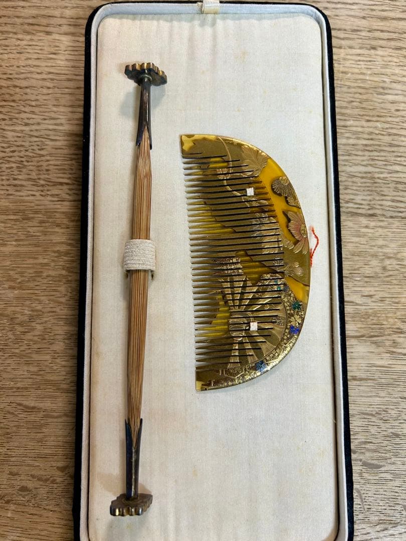 螺鈿細工蒔絵ゴールド鼈甲櫛とかんざしのセット　箱入り