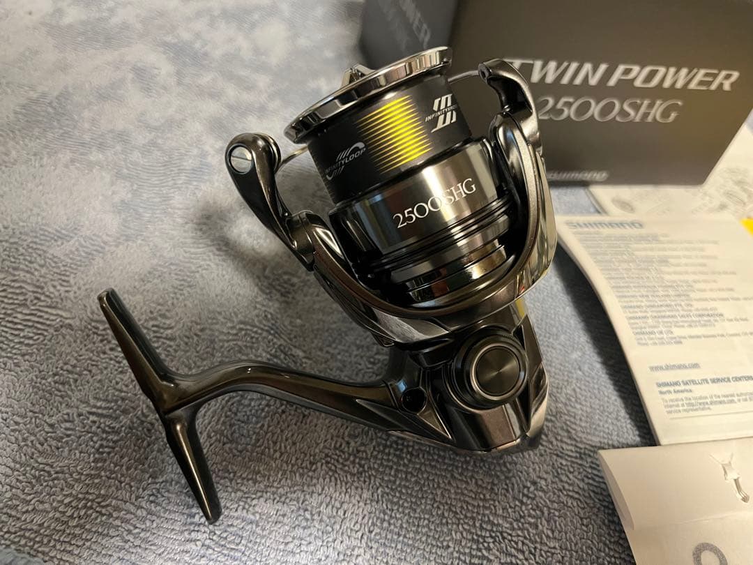 Shimano TWIN POWER 2500SHG スピニングリール